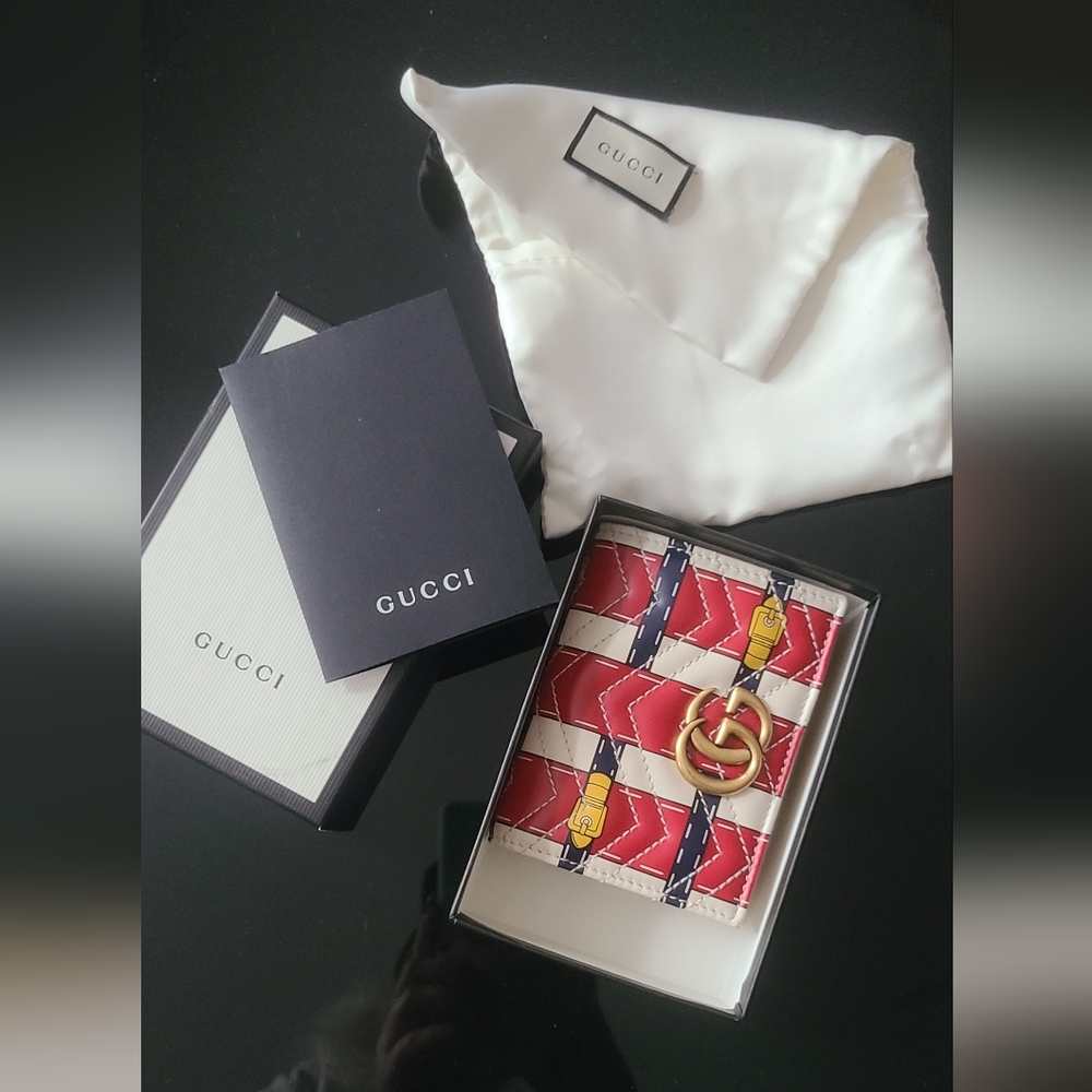 NEW AUTHENTIC GUCCI WALLET